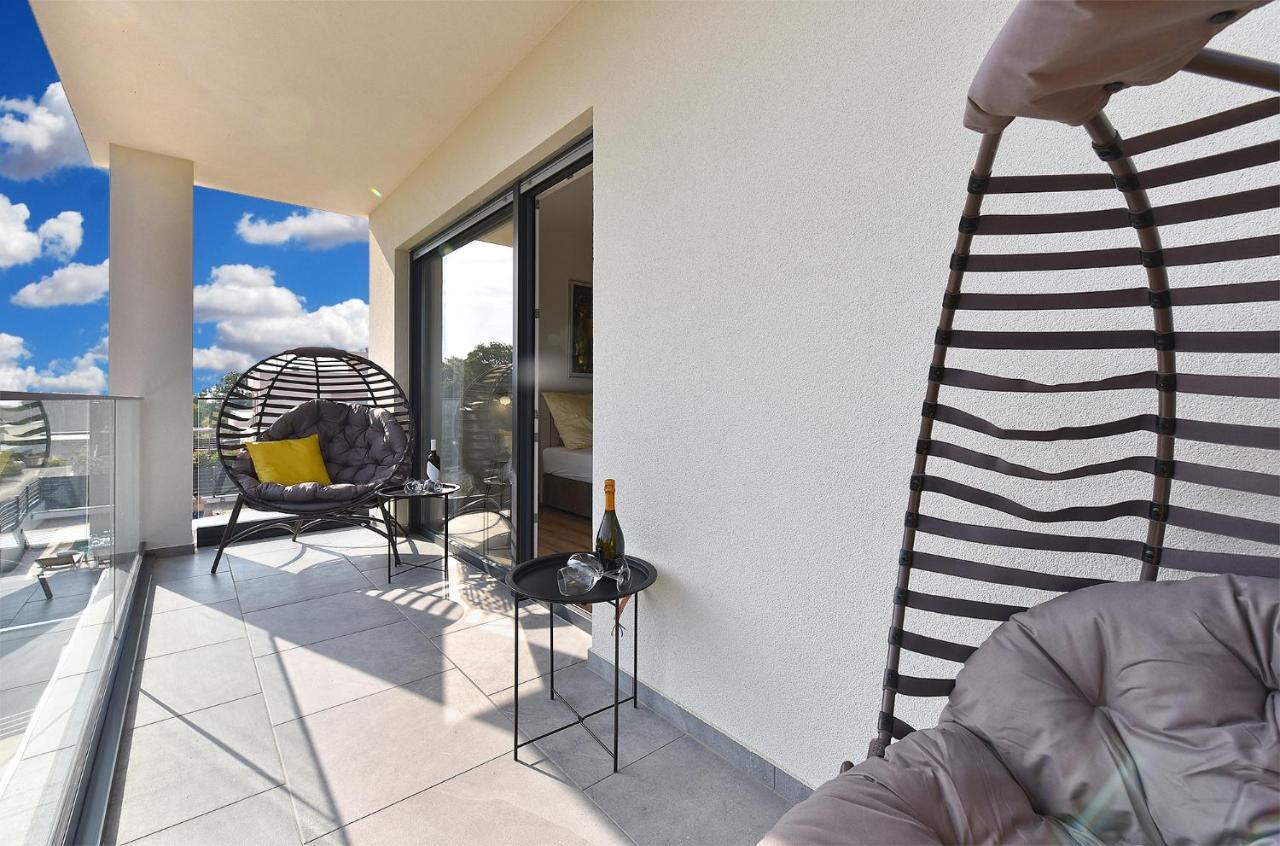 Jlo1 Mit Beheizbarem Pool Villa Peroj Buitenkant foto